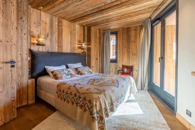 _lv_images__lot_0001280006_13_18484001