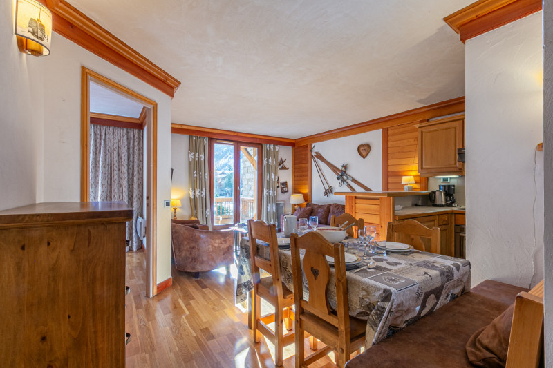 _lv_images__lot_0001280010_03_18359606