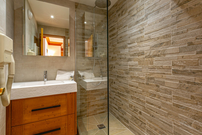 _lv_images__lot_0001280010_08_17436005