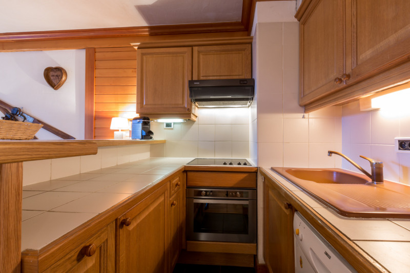 _lv_images__lot_0001280010_13_18501875