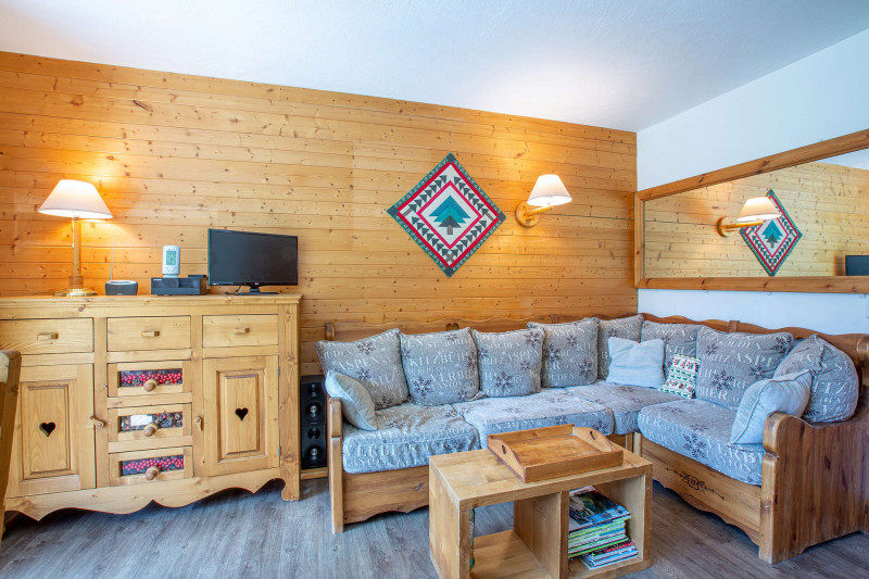 _lv_images__lot_0001320012_02_18434061