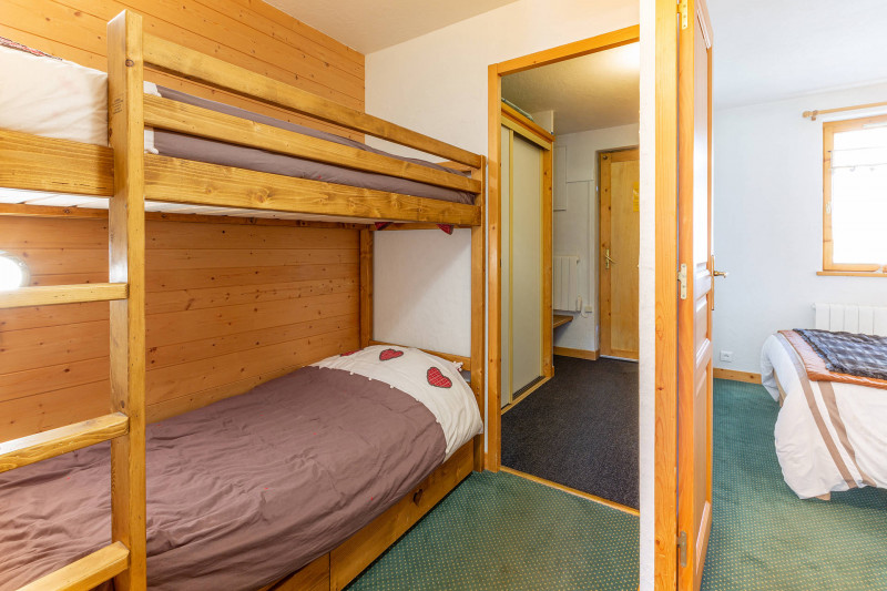 _lv_images__lot_0001320012_07_18452285