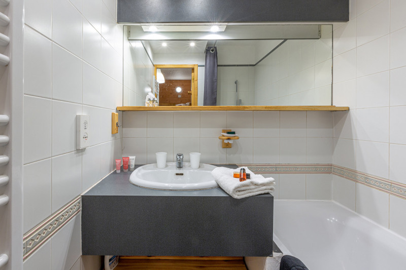 _lv_images__lot_0001320012_13_18434072