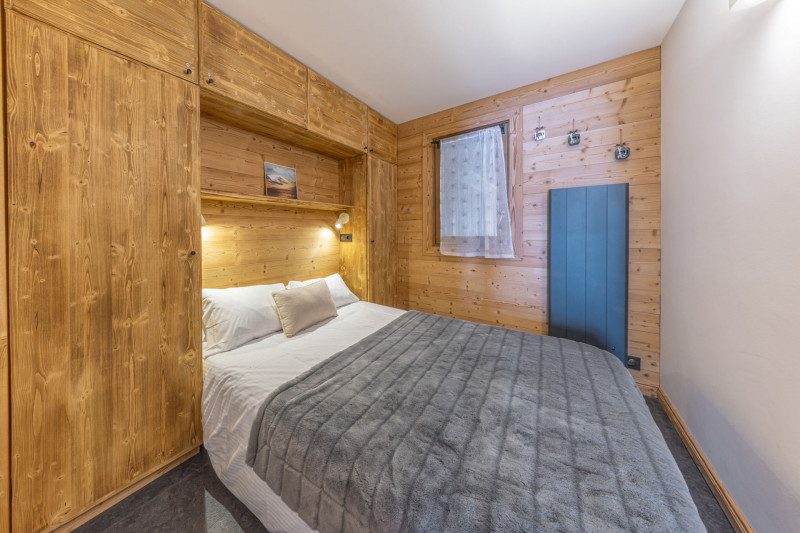 _lv_images__lot_0001330004_07_18260915