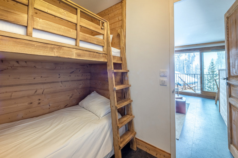 _lv_images__lot_0001330004_08_18432109