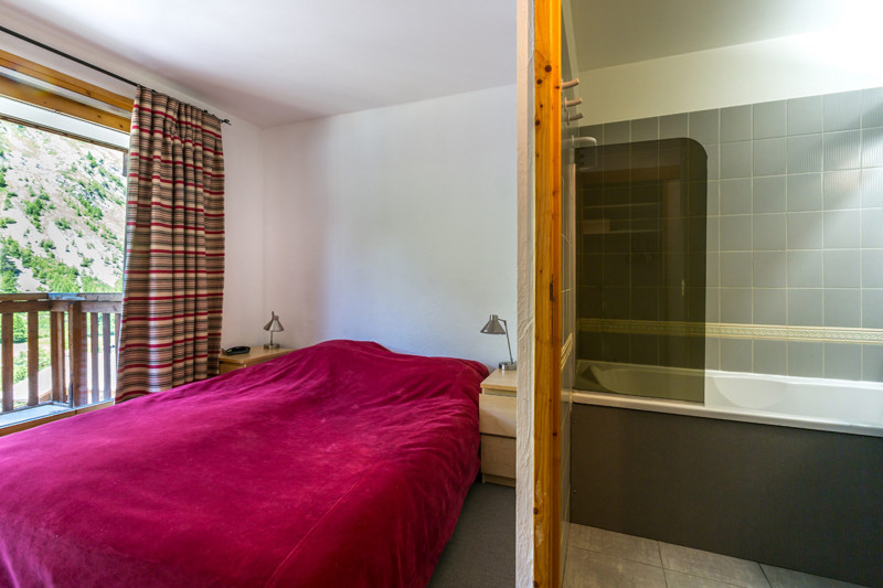 _lv_images__lot_0001330006_06_17994935