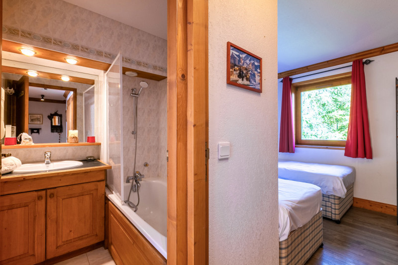 _lv_images__lot_0001380015_06_18433960