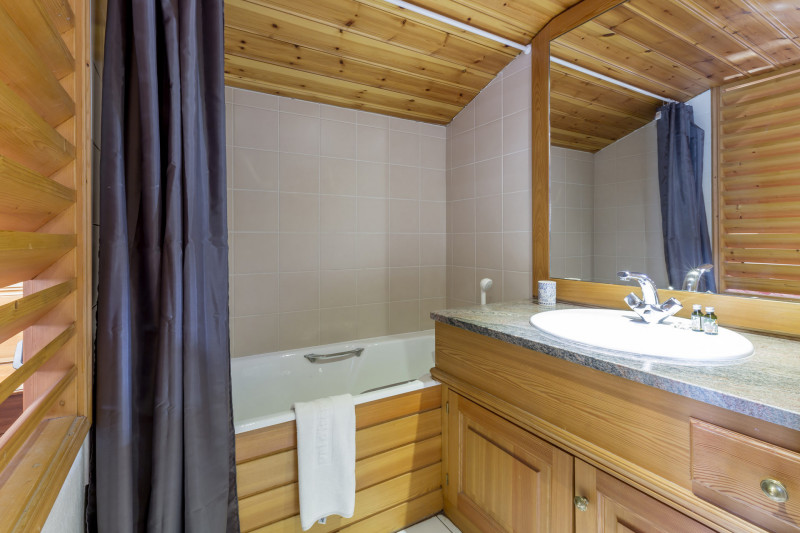 _lv_images__lot_0001390004_10_17298645