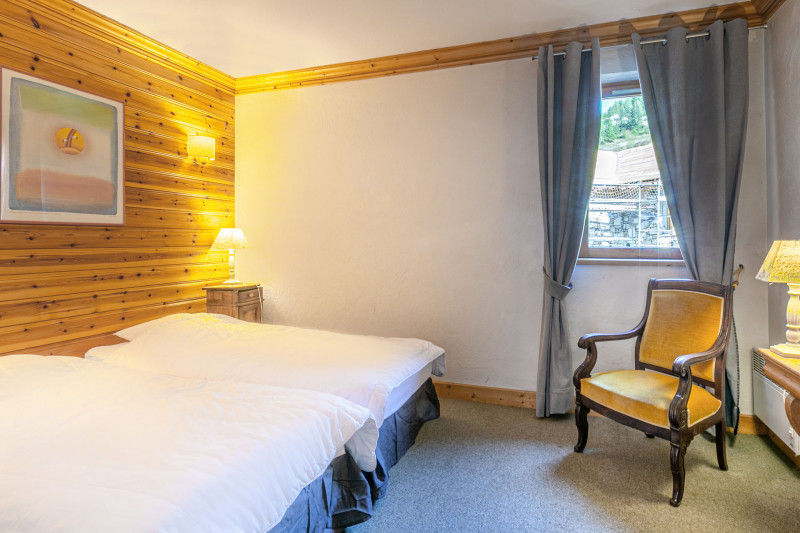 _lv_images__lot_0001390004_11_18447957