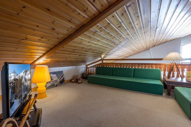 _lv_images__lot_0001390004_14_18430228