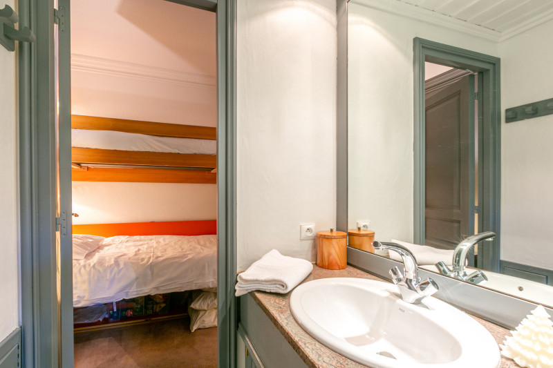 _lv_images__lot_0001420006_08_18557750