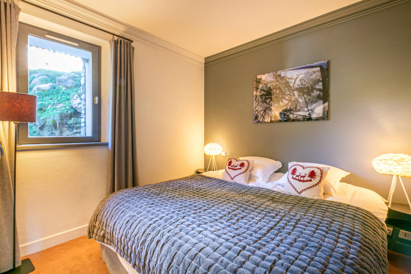 _lv_images__lot_0001420006_09_18004154