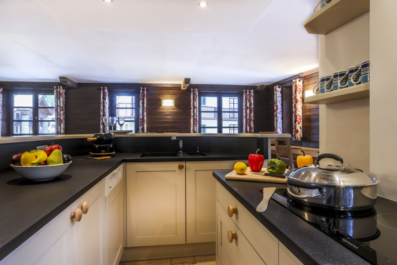 _lv_images__lot_0001430001_05_18305841