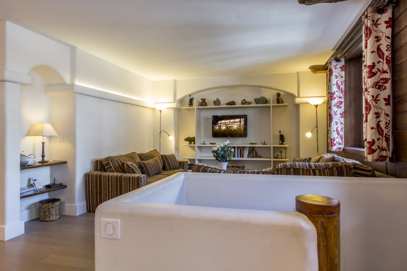 _lv_images__lot_0001430001_15_17830637