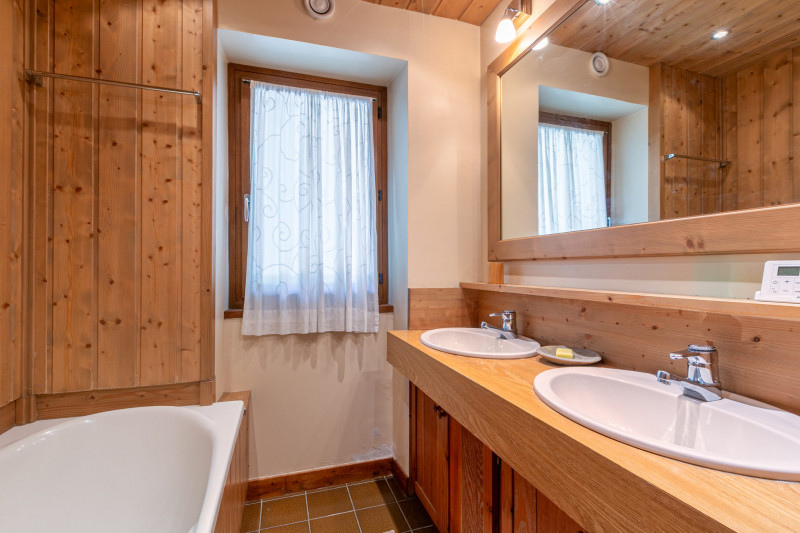 _lv_images__lot_0001560001_16_18170251