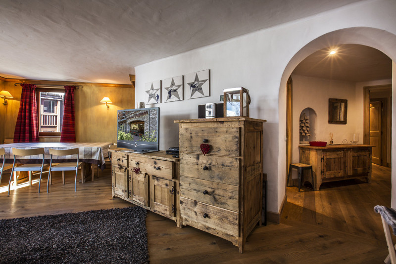 _lv_images__lot_0001610043_04_18449170