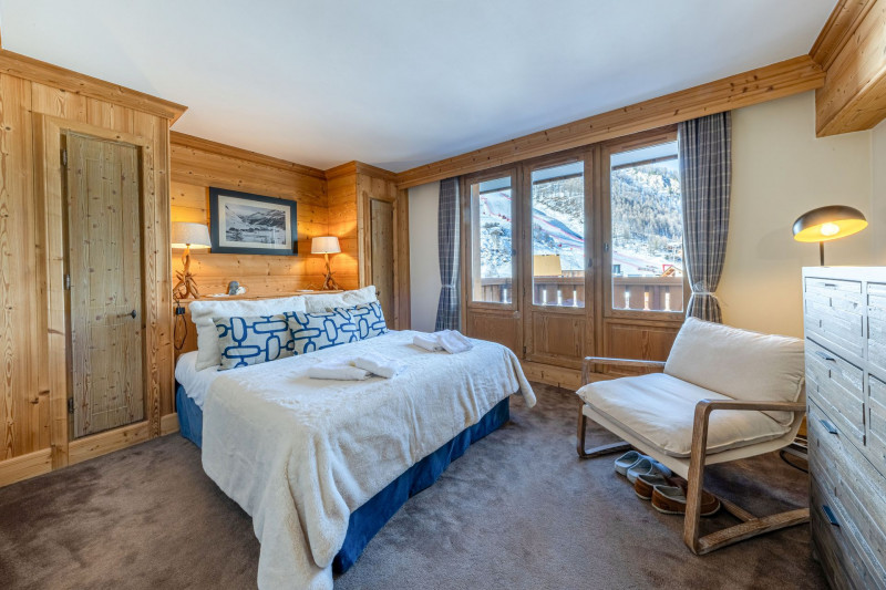 _lv_images__lot_0001830005_09_18259476