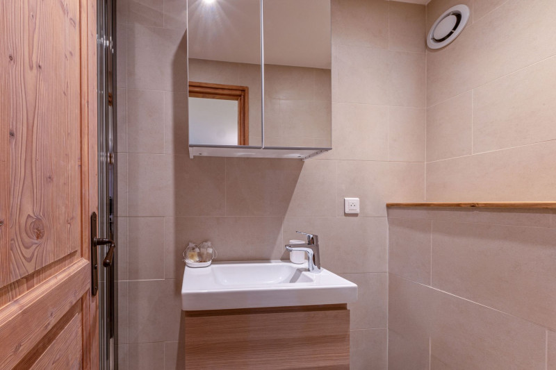 _lv_images__lot_0001830005_13_18357010 _lv_images__lot_0001830005_13_18357010