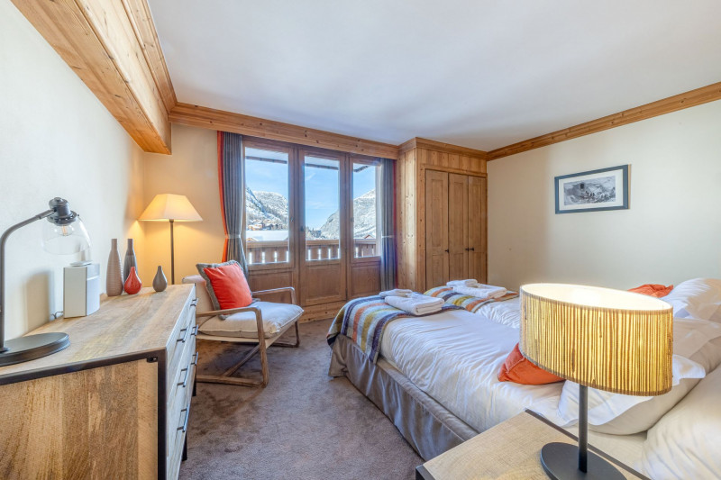 _lv_images__lot_0001830005_15_18418680