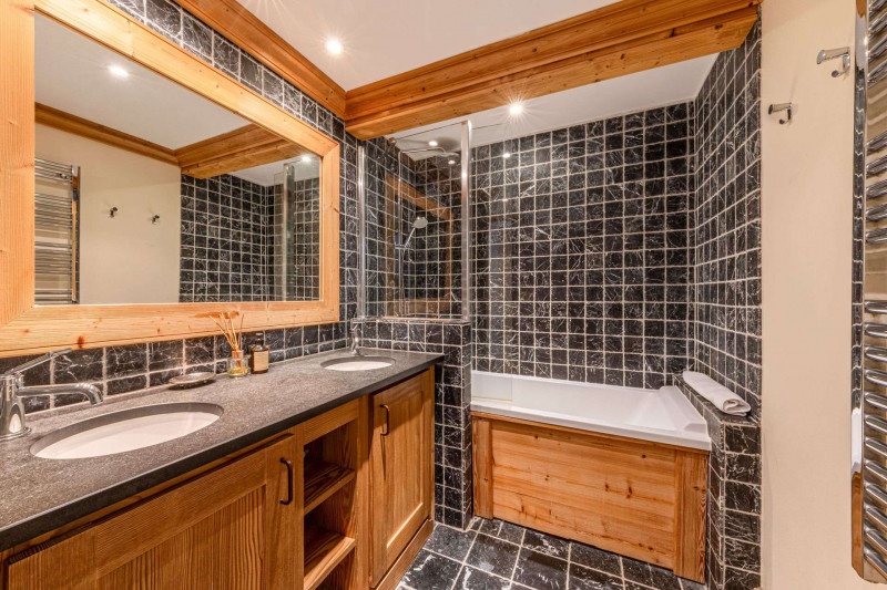 _lv_images__lot_0001830005_16_18223813