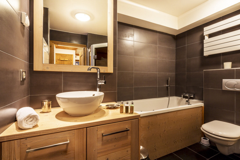 _lv_images__lot_0001920004_13_18064761 _lv_images__lot_0001920004_13_18064761