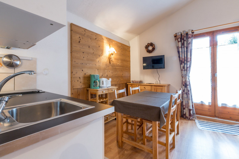 _lv_images__lot_0002060011_02_18262653