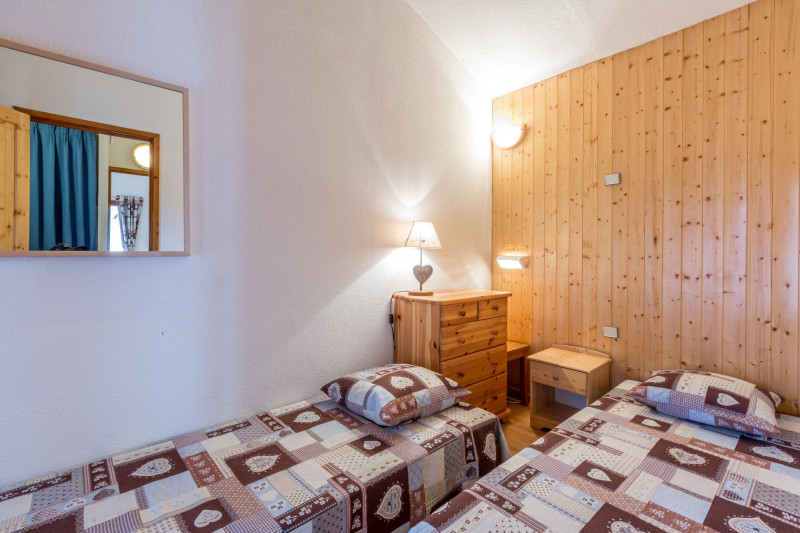 _lv_images__lot_0002060011_07_18262658