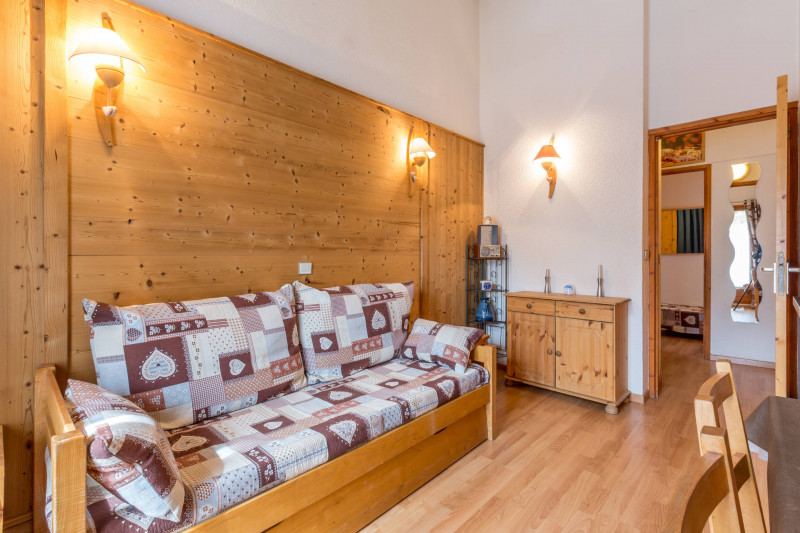 _lv_images__lot_0002060011_13_18262664