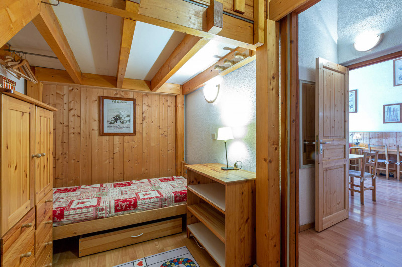 _lv_images__lot_0002060025_09_18225806