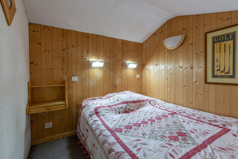 _lv_images__lot_0002060025_11_18450428