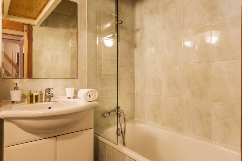 _lv_images__lot_0002060025_13_18468190