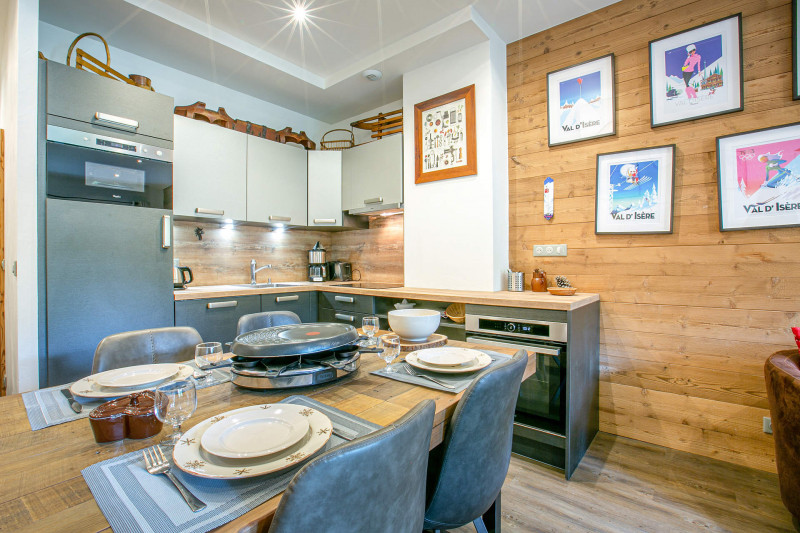 _lv_images__lot_0002080001_06_17942393