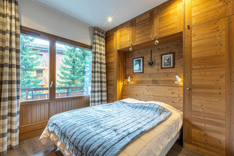 _lv_images__lot_0002080001_08_18003999