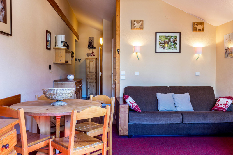 _lv_images__lot_0002080002_04_18357926