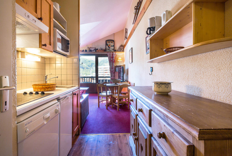 _lv_images__lot_0002080002_05_18431675