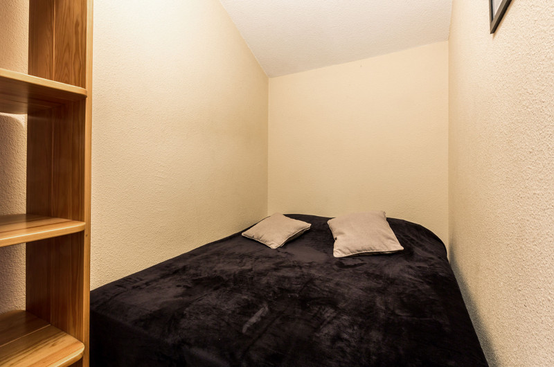 _lv_images__lot_0002080002_06_18558679