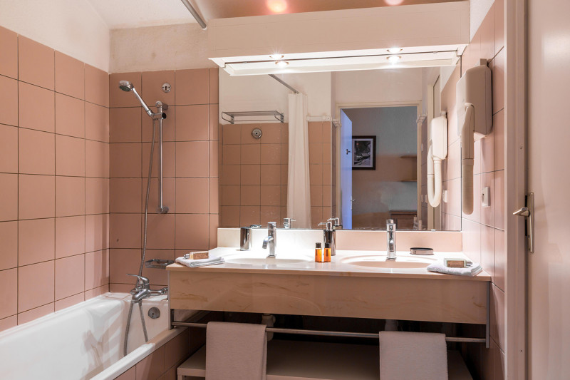 _lv_images__lot_0002080002_08_18449323