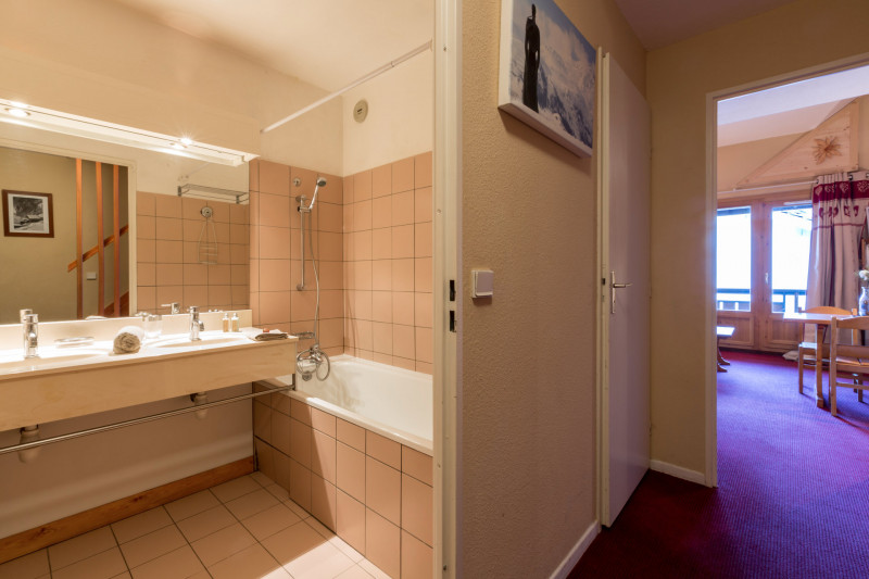 _lv_images__lot_0002080009_07_17831453