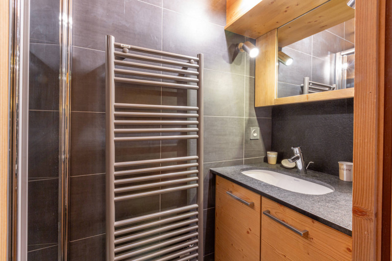 _lv_images__lot_0002200005_13_18485779