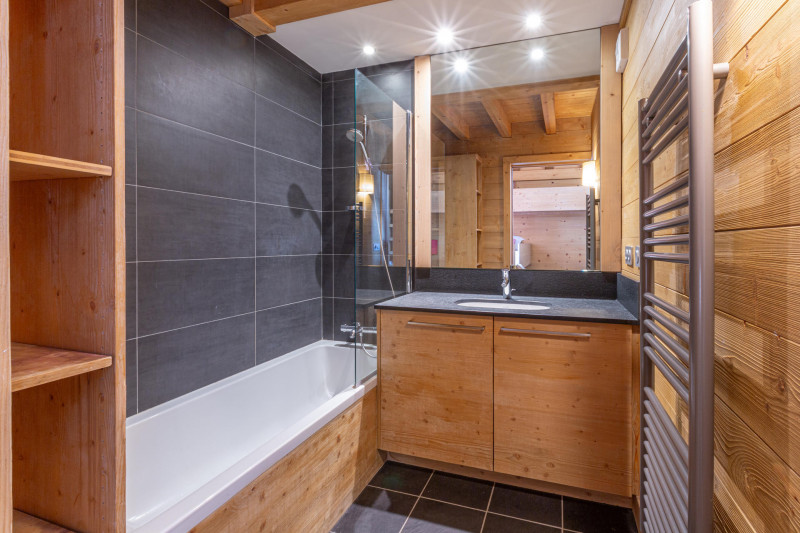 _lv_images__lot_0002200005_15_17941344