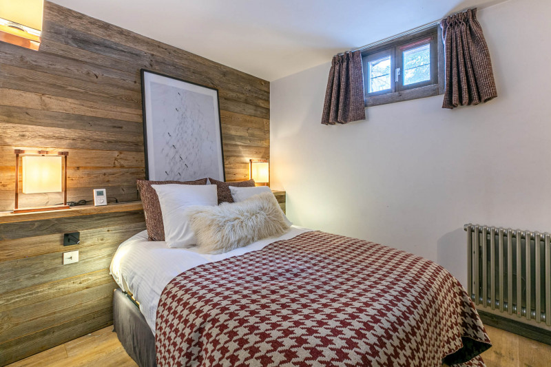 _lv_images__lot_0002340001_11_18303598