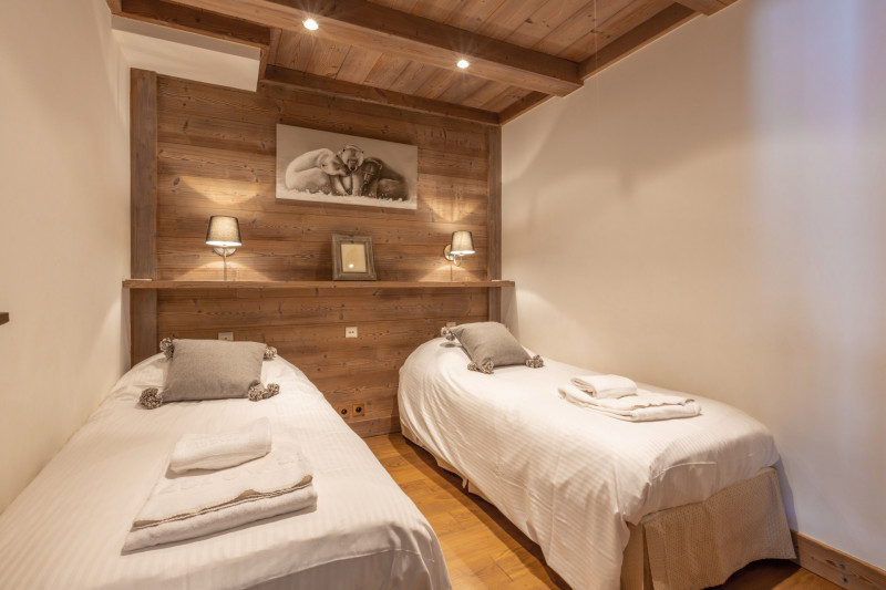 _lv_images__lot_0002340002_10_17942898