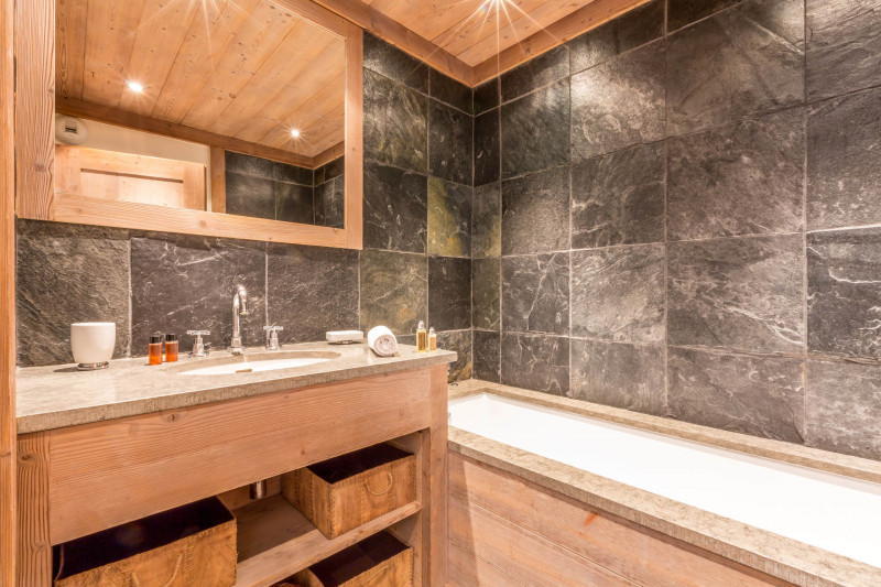 _lv_images__lot_0002340002_11_18227320