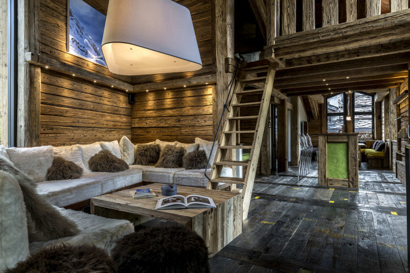 _lv_images__lot_0002340003_02_17939236