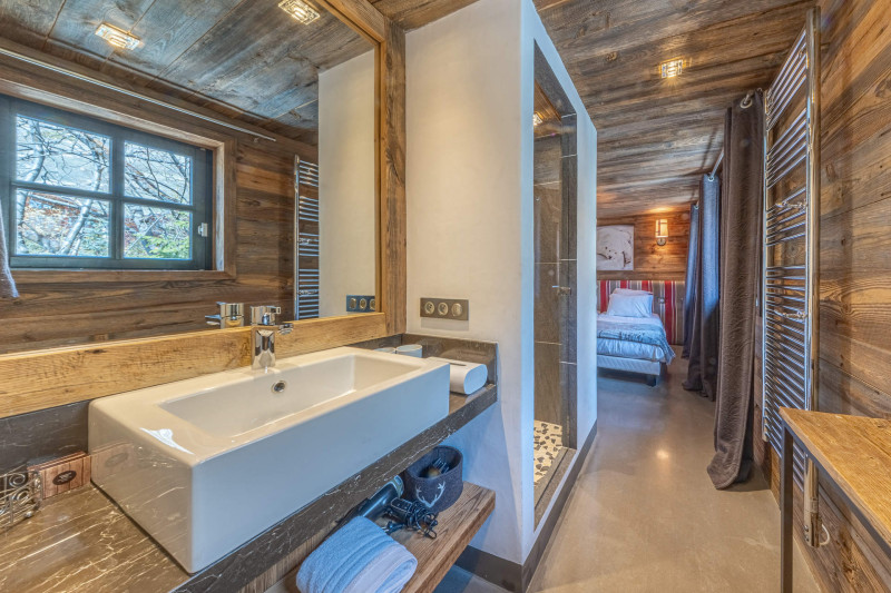 _lv_images__lot_0002340003_16_18555673