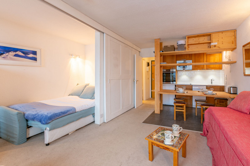 _lv_images__lot_0002340012_08_18323086