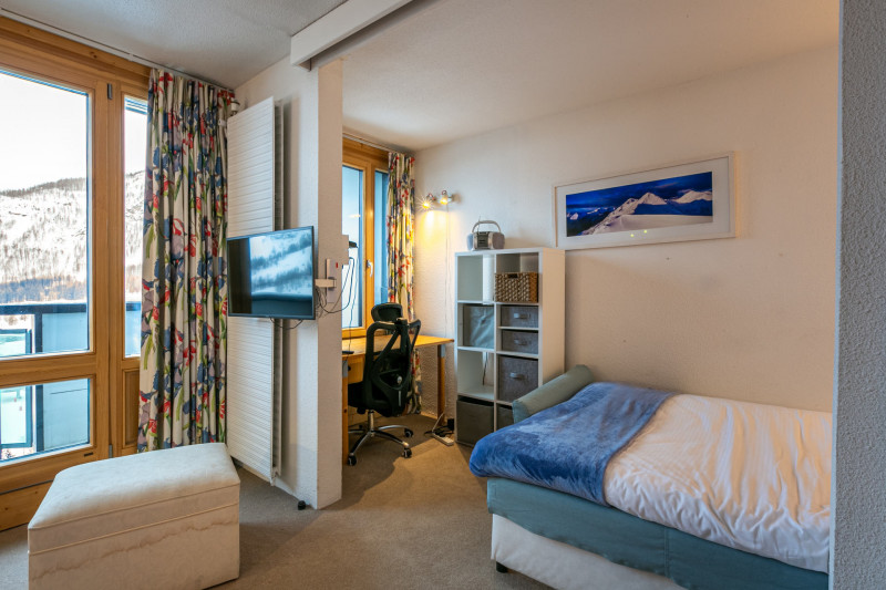 _lv_images__lot_0002340012_09_18432290