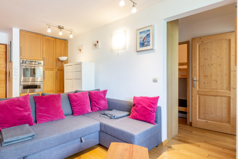 _lv_images__lot_0002340016_03_18451832