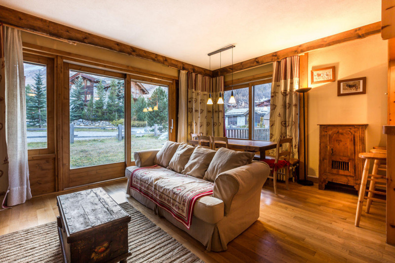 _lv_images__lot_0002340022_02_17427885