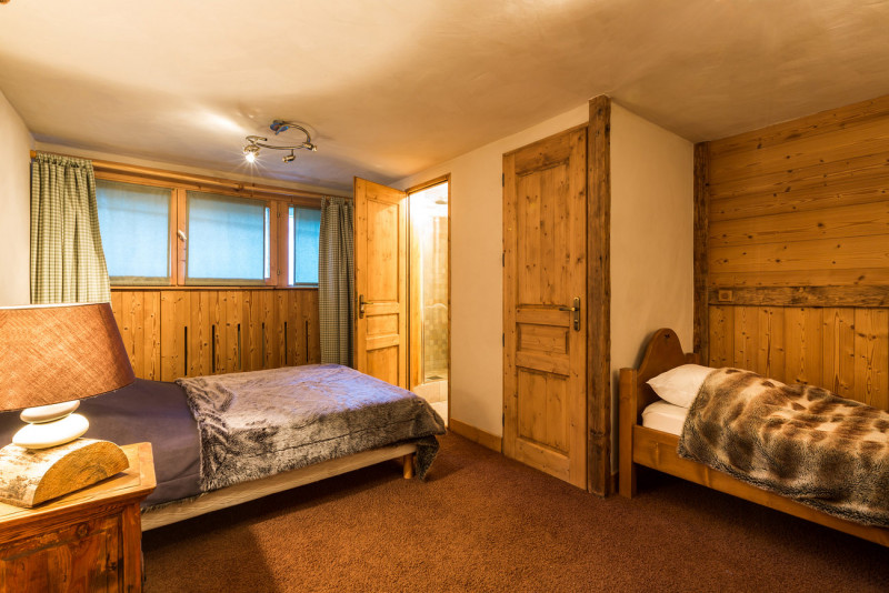 _lv_images__lot_0002340022_08_17427891